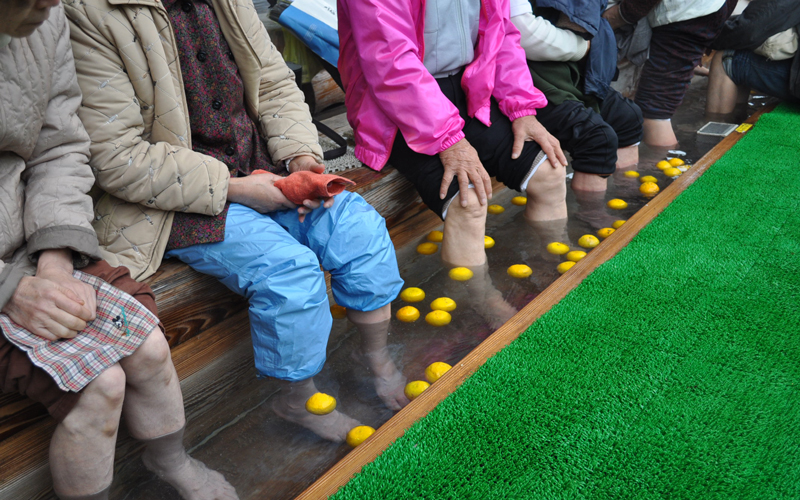 庄川名物「ゆず足湯」