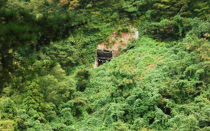 金屋石採掘場跡