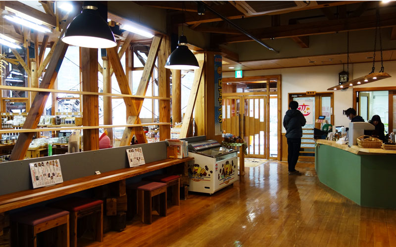 飲食スペースも充実！